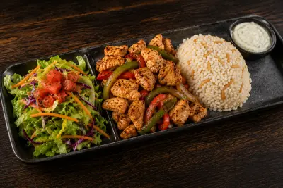 Tavuk Sote Salata Pilav Tabak